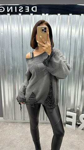 Tasarım Omuzu Deri Kayışlı Kazak