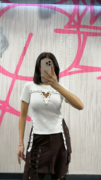 Tasarım Kalp Yaka Dekolteli Tişört