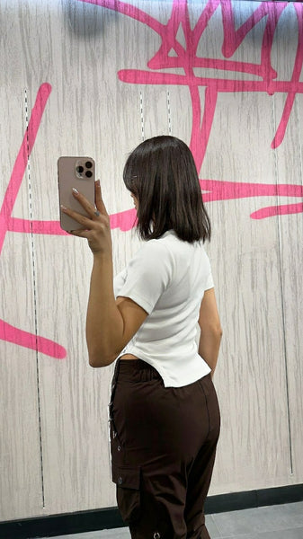 Tasarım Kalp Yaka Dekolteli Tişört